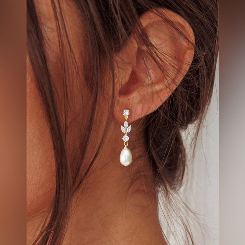 pearl drop earrings A689